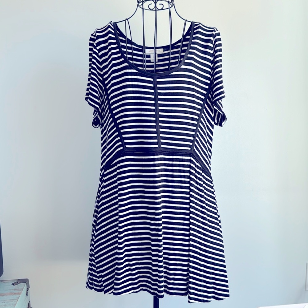 Motherhood Maternity Black and White Stripe Large Short Sleeve Tunic Top